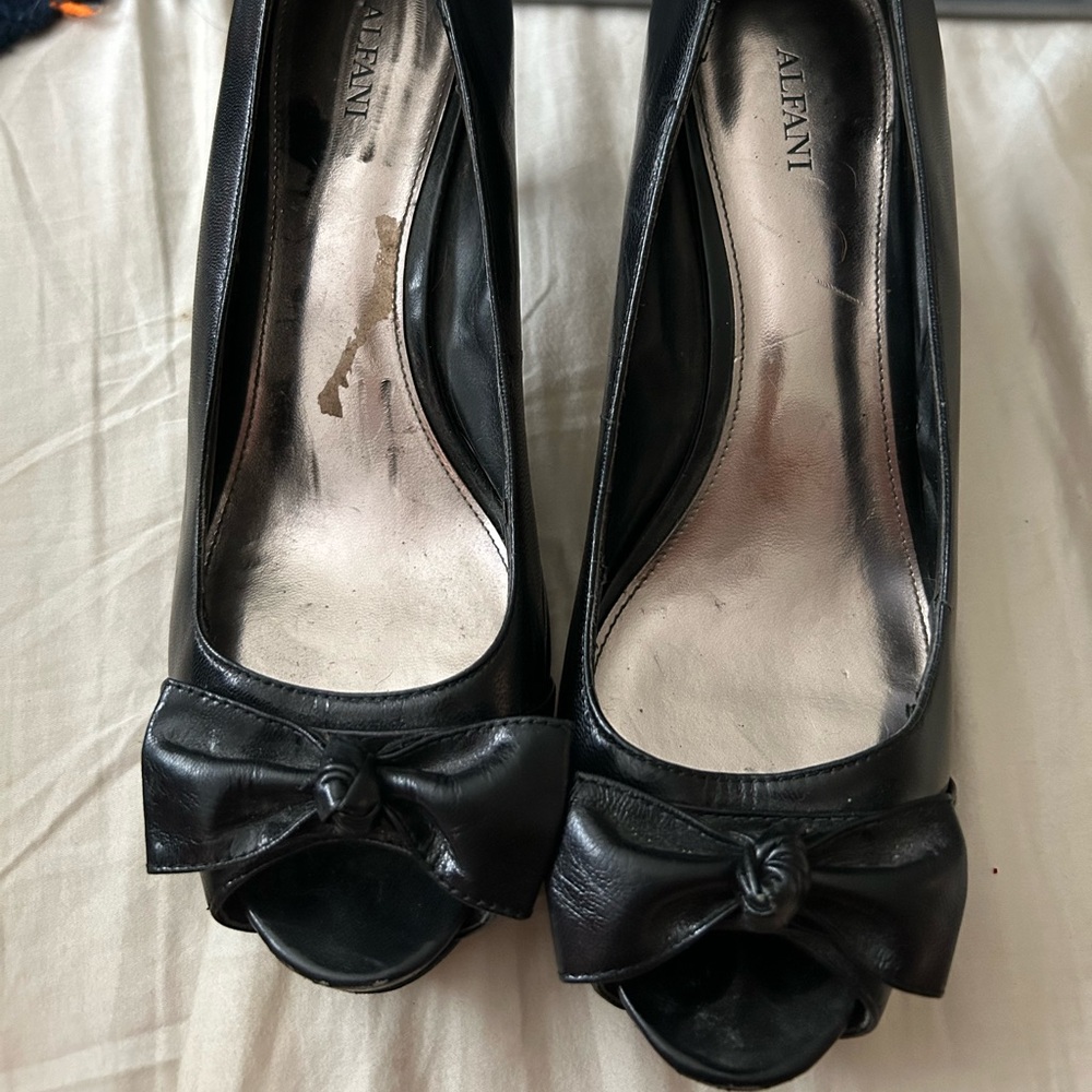 High heel with bows! Size 10, alfani